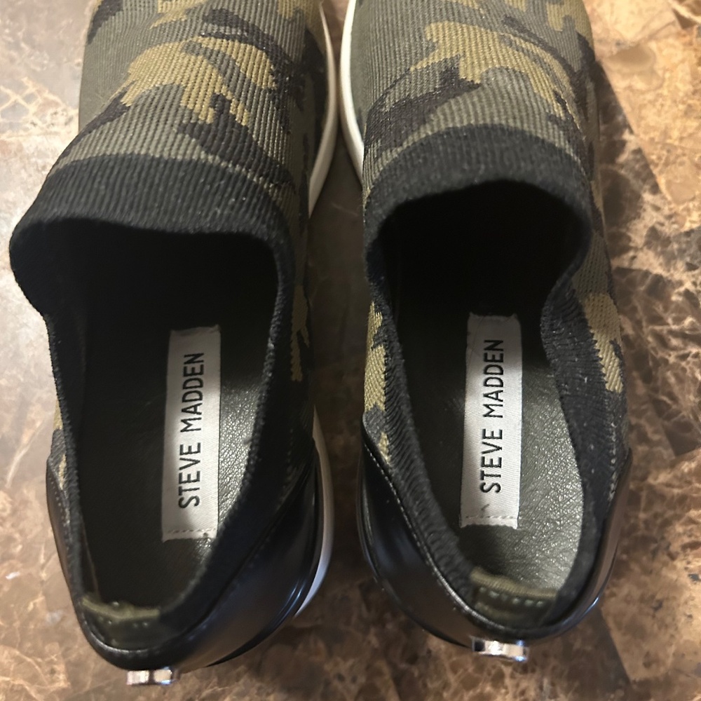 Steve Madden Camo Sneakers - Picture 4 of 6